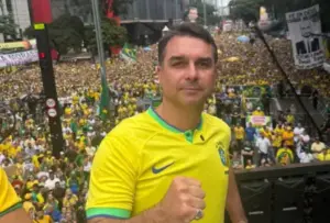 Flávio Bolsonaro diz que só precisa de um mandato e defende fim da reeleição