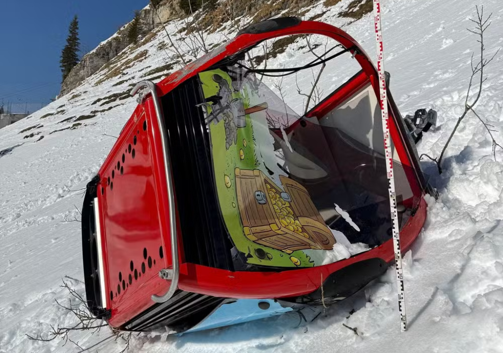Cabine de teleférico despenca de montanha com uma pessoa dentro na Suíça; veja vídeo