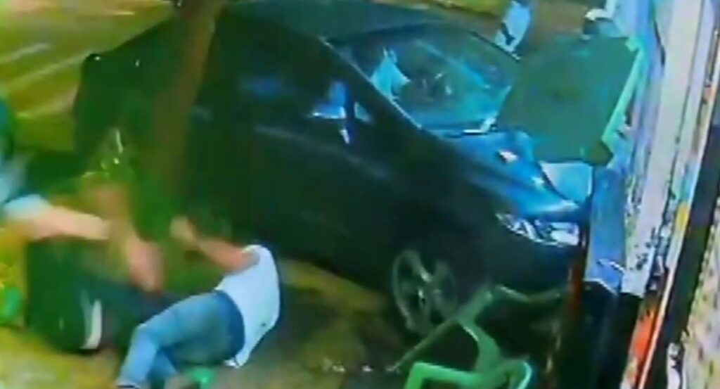 Carro invade calçada de bar e atropela duas pessoas em Campinas; VEJA VÍDEO!