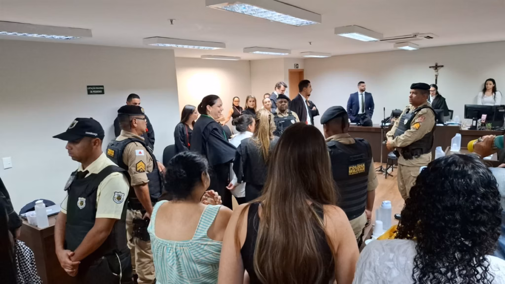 Mulher é absolvida após matar homem e decepar órgão genital; ré alegou abuso contra filha de 11 anos