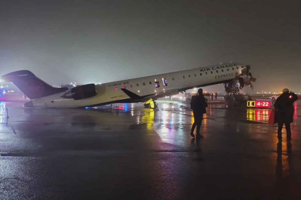 Pilotos morrem após colisão entre avião e caminhão em aeroporto; VEJA VÍDEO