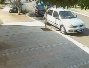 Motorista perde controle, causa perda total de vários veículos e vídeo impressiona; VEJA