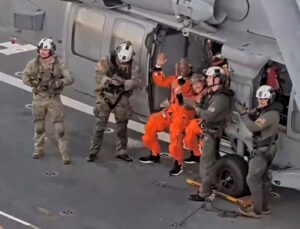 Vídeo da Nasa registra euforia de astronautas a bordo de porta-aviões após resgate de Artemis II; VEJA