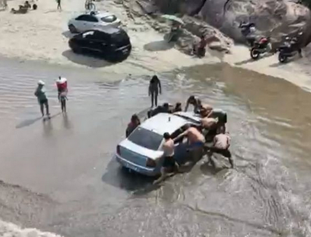Carro (foto Reprodução Redes Sociais) 