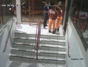 Bombeiro faz resgate após avó chegar a quartel com bebê desfalecido; VEJA VÍDEO