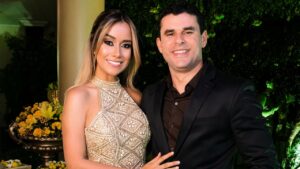 Após relatar agressões, vídeo mostra influencer batendo no marido na frente da filha; VEJA