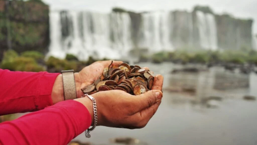 380 kg de moedas são retiradas das Cataratas do Iguaçu