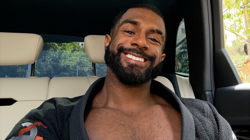 Baco Exu do Blues impressiona fãs ao mostrar transformação após perder 40kg; veja antes se depois