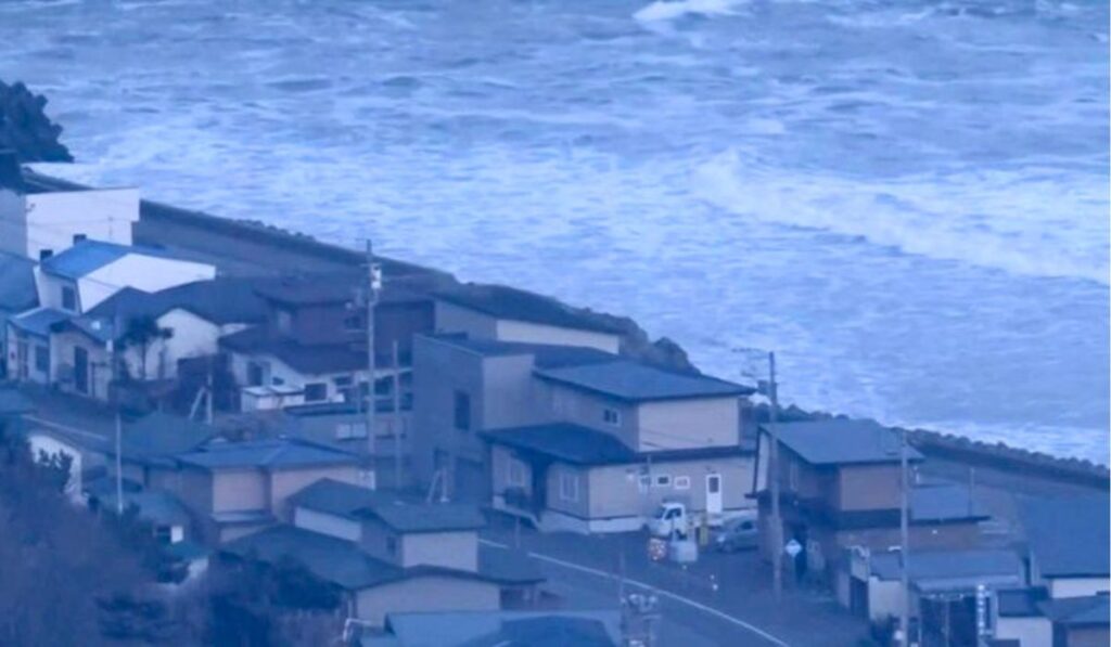Terremoto no Japão provoca alerta de tsunami e evacuações; veja vídeo