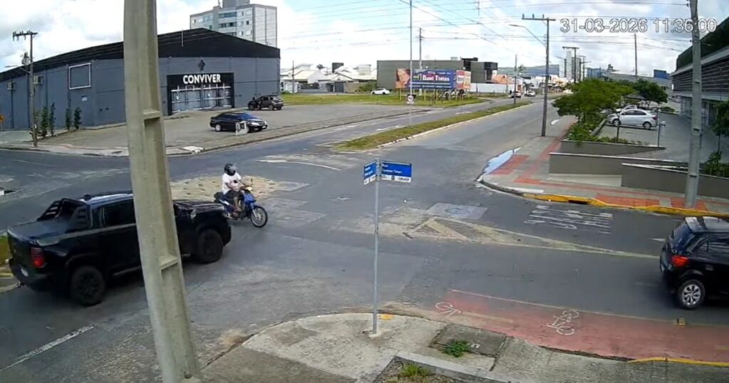 Idoso morre após colisão em rotatória conhecida por acidentes em cidade de SC; VEJA VÍDEO!