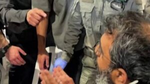Países condenam Israel por vídeo que exibe ativistas ajoelhados e amarrados; Saiba mais!