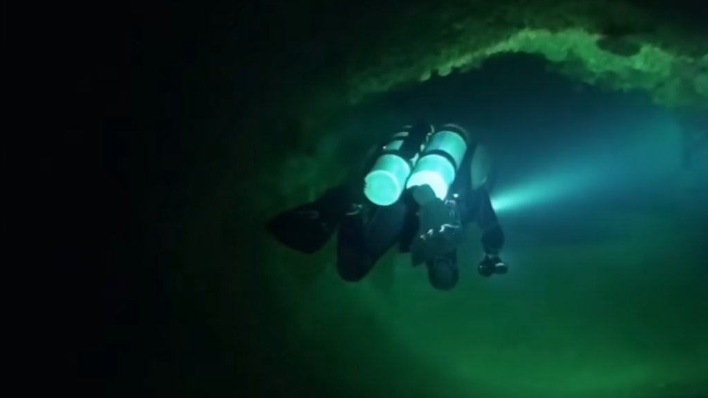 Veja vídeo da caverna nas Maldivas onde mergulhadores italianos morreram