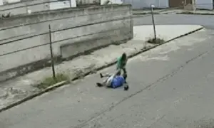 Idoso luta contra assaltante e tem celular roubado em BH; VEJA VÍDEO