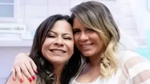 Mãe de Marília Mendonça emociona ao encontrar fio de cabelo da cantora anos após sua morte; veja