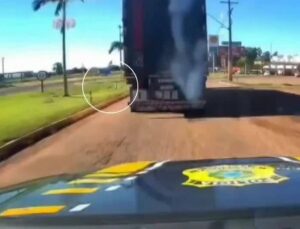 Caminhoneiro toma atitude inesperada ao ser perseguido pela polícia e termina preso; VEJA VÍDEO