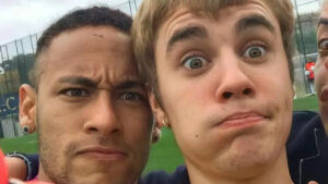 Neymar relembra encontro inusitado com Justin Bieber em festa e bronca do pai; veja vídeo