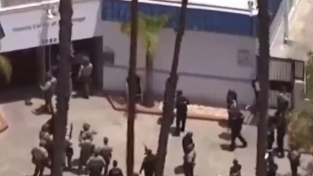 Atirador abre fogo dentro de mesquita nos EUA; veja vídeo