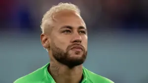 Neymar intensifica fisioterapia no Santos e tenta antecipar retorno aos gramados