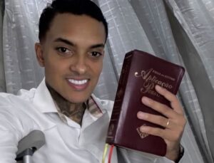 MC que embalou proibidões no funk se pronuncia após revelar conversão religiosa; VEJA
