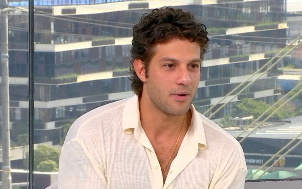 Chay Suede quebra silêncio após reação no “Domingão” e manda recado para fãs de “Rebelde”