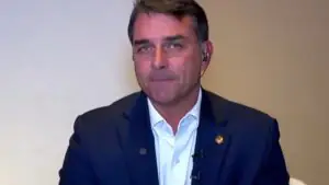 Flávio Bolsonaro revela valor pago por Vorcaro para financiar filme; saiba quanto