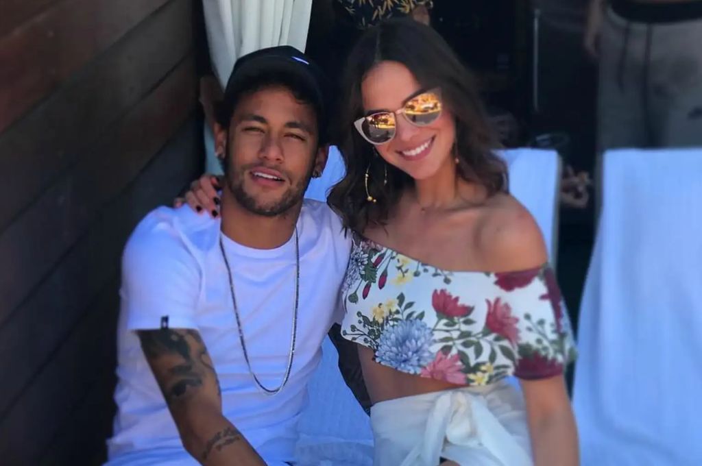 Bruna Marquezine relembra namoro com Neymar aos 18 anos: “Muito vulnerável”