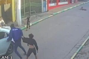 VÍDEO: Criança é arrancada de dentro de táxi e salva de sequestro em SP