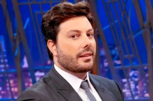 Danilo Gentili vence ação que cobrava comissão de R$ 225 mil