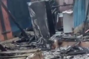 Dupla incendeia casa e diz ser do PCC para ameaçar vítima