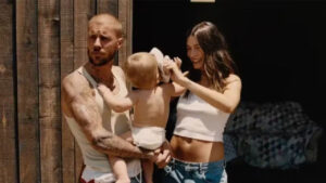 Filho de Justin e Hailey Bieber prova doce brasileiro pela primeira vez e detalhe chama atenção; veja
