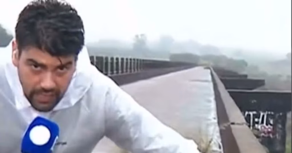Repórter escorrega ao mostrar ponte onde jovem morreu em Limeira; VEJA VÍDEO!