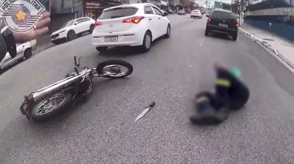 VÍDEO: PM mata homem envolvido em briga de trânsito com 7 tiros e reza para ele não morrer