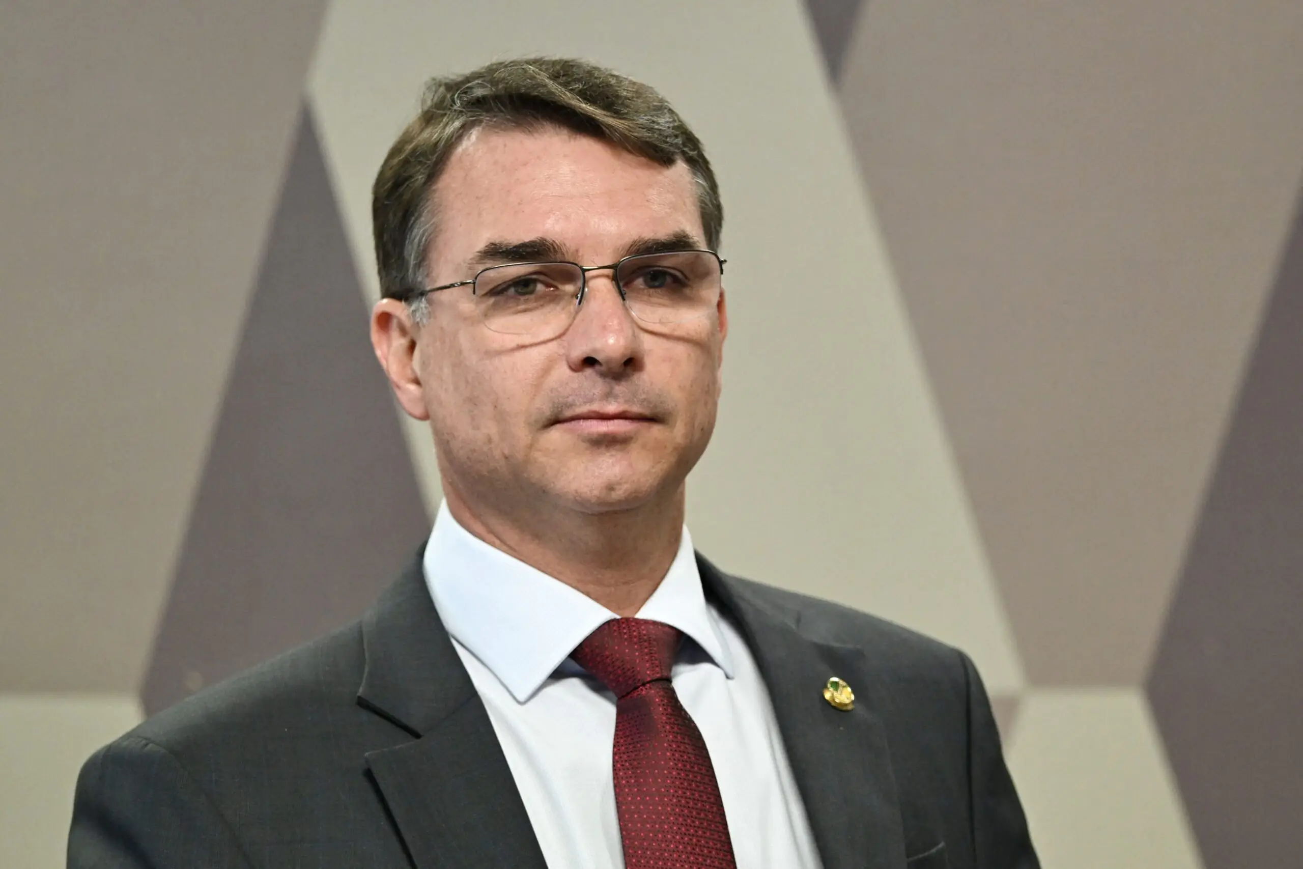 PL se divide sobre judicializar derrota de Flávio Bolsonaro