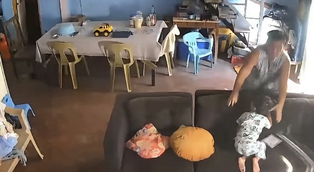 Mãe corre para proteger o filho de terremoto que matou dezenas nas Filipinas; VEJA VÍDEO