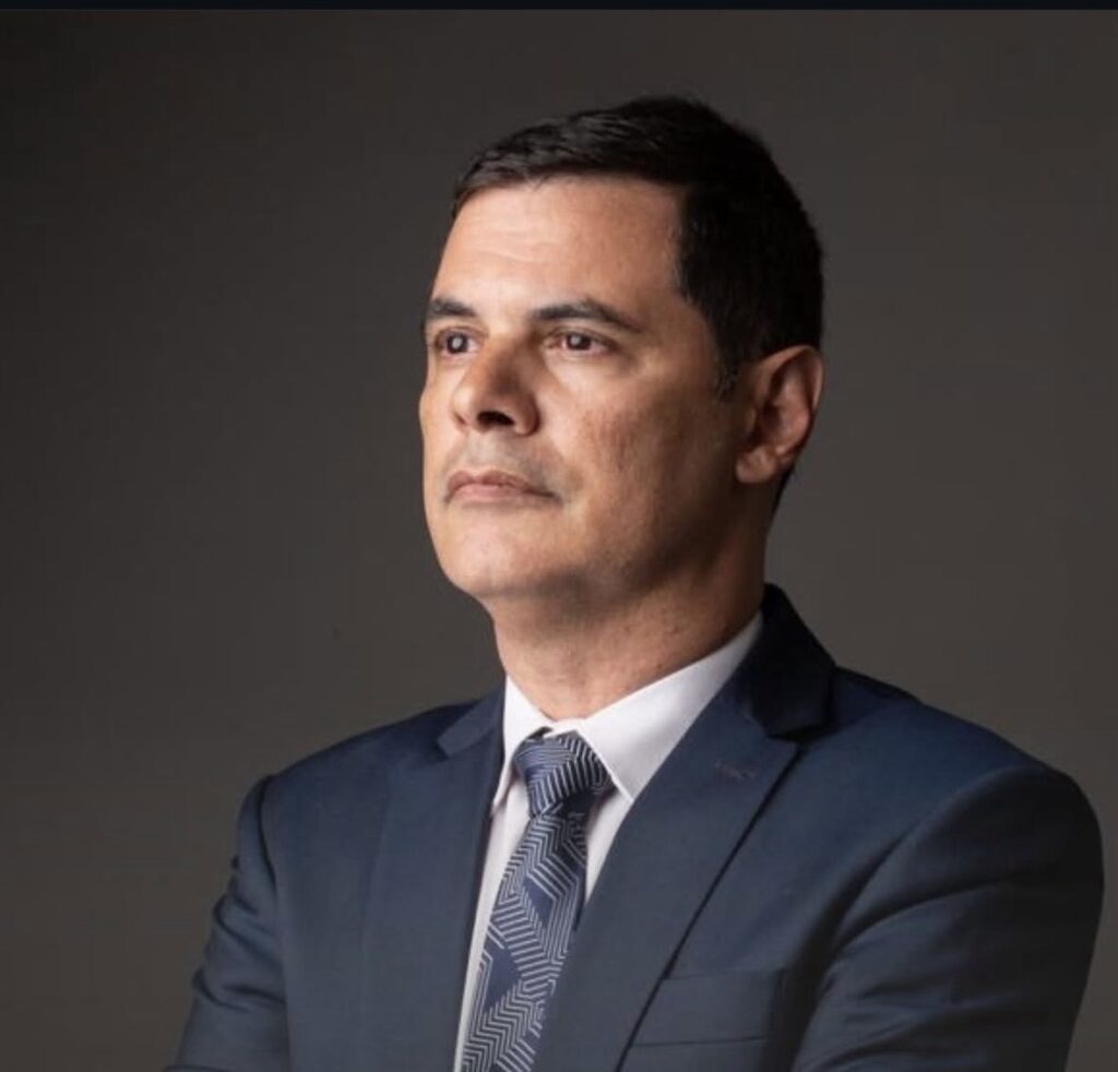 Opinião ou crime: Advogado José Estevam lança livro que aborda desafios jurídicos da era digital; Veja!