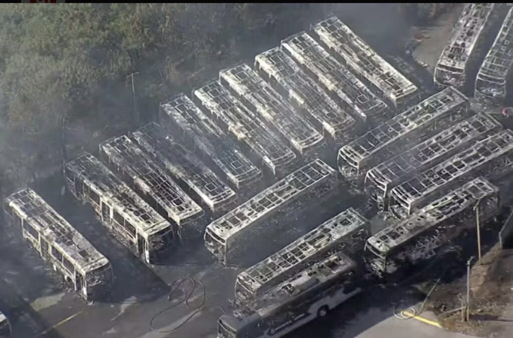 Incêndio destrói quase 30 ônibus de garagem em Belo Horizonte;&nbsp;Veja Vídeo!