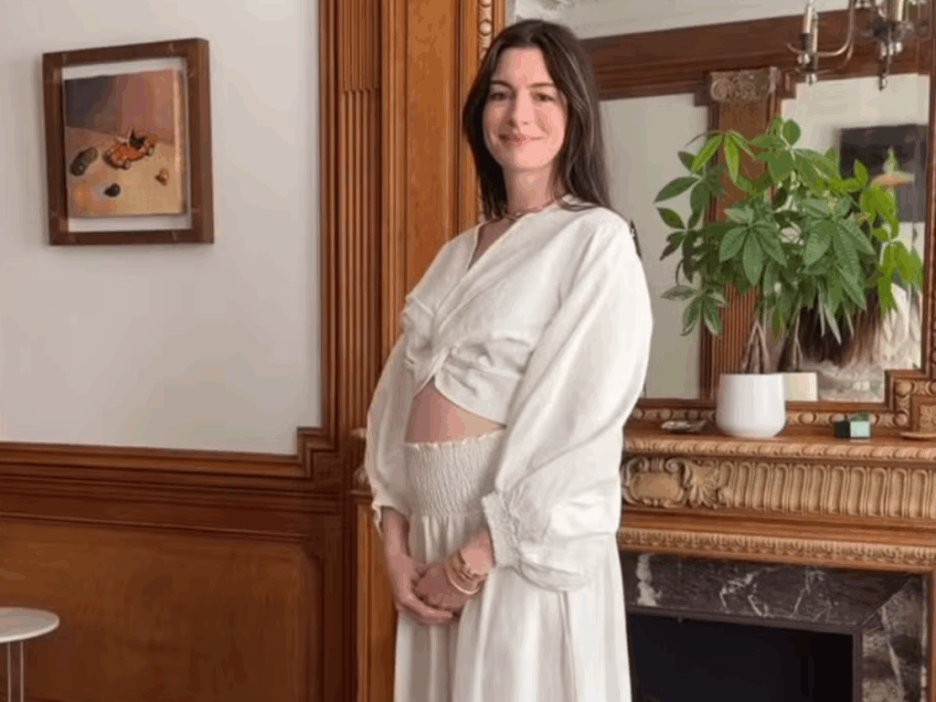 Anne Hathaway anuncia terceira gravidez e emociona fãs nas redes sociais