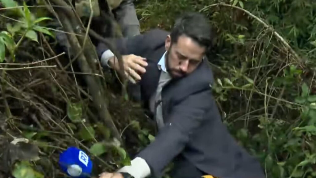 Repórter da Record cai em buraco ao vivo; Veja Vídeo!