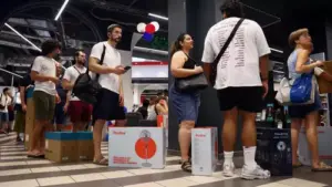 Clientes trocam chutes e tapas por promoção de ventiladores; VEJA VÍDEO!