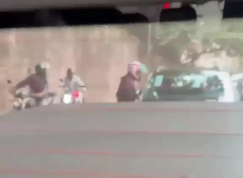Motorista de carro blindado buzina para impedir assalto e criminoso reage; VEJA VÍDEO!