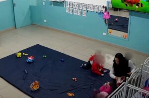 VÍDEO: Funcionária investigada por maus-tratos a bebê em creche pública é encontrada morta