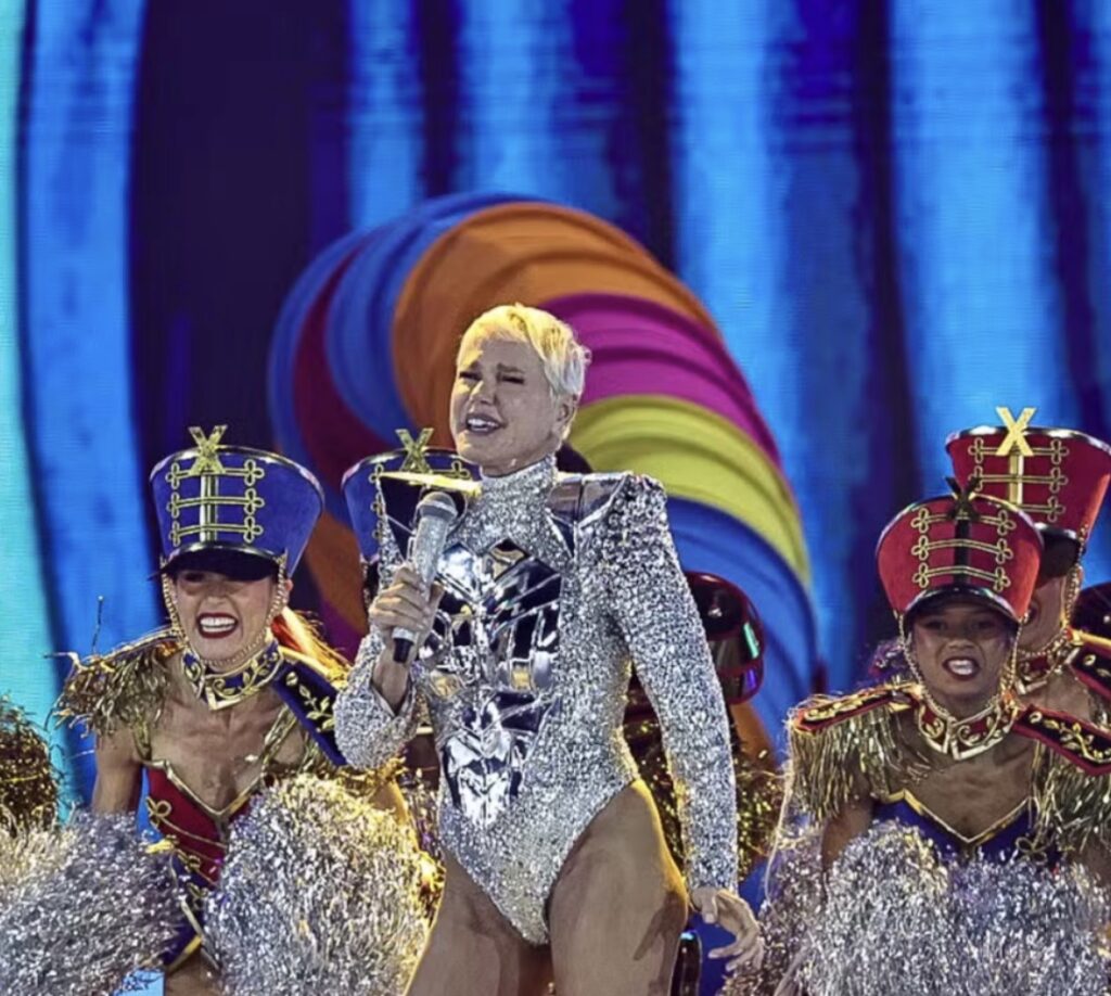 Descubra se Xuxa paga cachê para as paquitas participarem de show