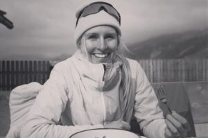 Influenciadora morre após acidente de bicicleta durante lua de mel na Itália