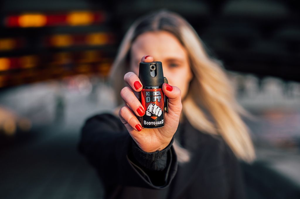 Lei que autoriza spray de pimenta para mulheres começa a valer; veja regras