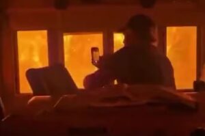 Vídeo mostra trem atravessando área em chamas no Canadá; confira