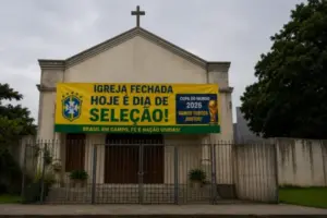 Igreja cancela culto por causa do jogo do Brasil e divide opiniões