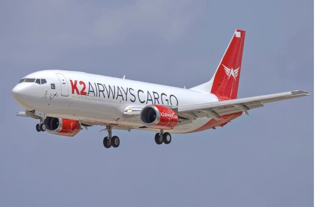 Boeing 737 com cinco pessoas a bordo desaparece e pode ter caído no mar; veja