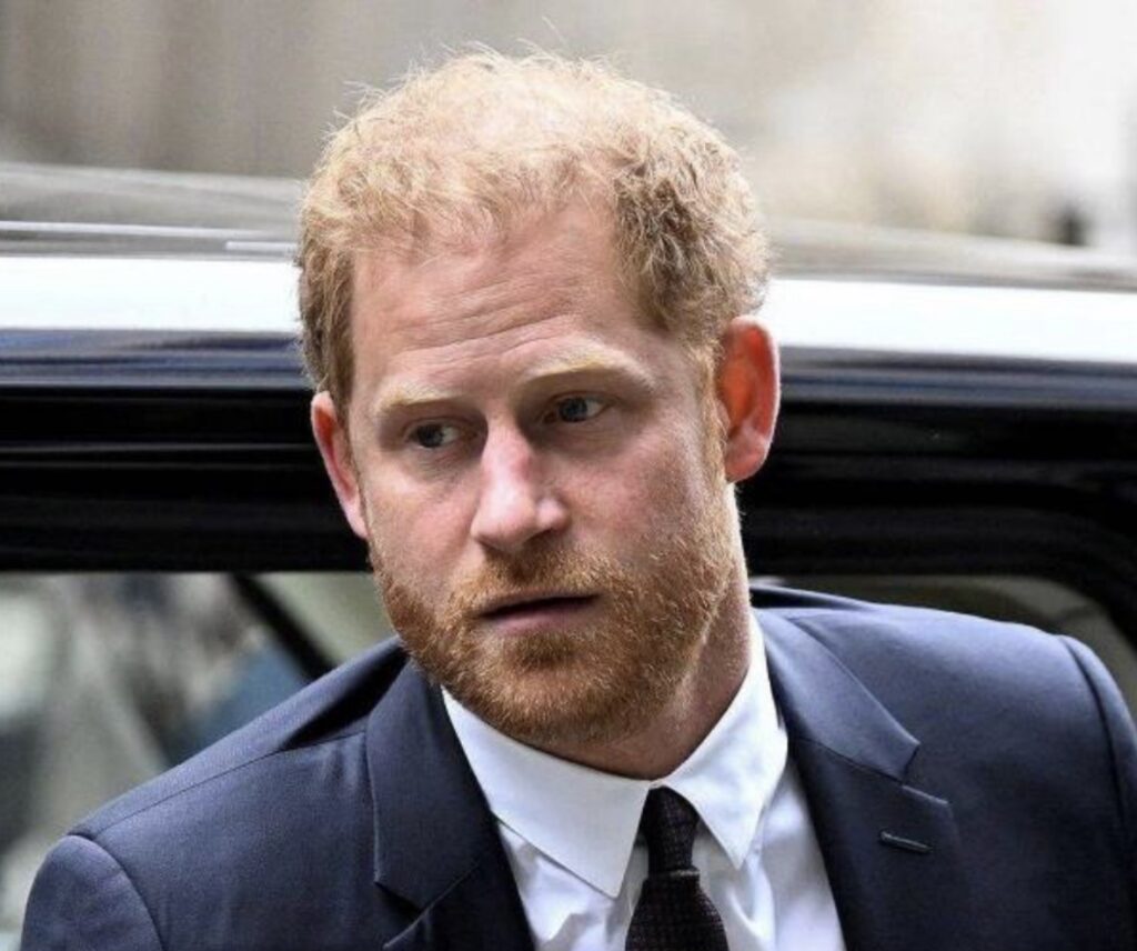 Príncipe Harry é pisoteado por cabra em região íntima; veja vídeo!