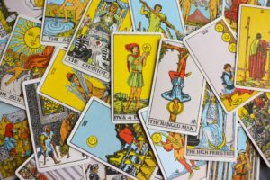 Tarot revela os 3 signos que podem se destacar nesta segunda-feira (19)
