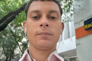 Vídeo mostra homem morto espancado no RJ saindo de casa com a bicicleta